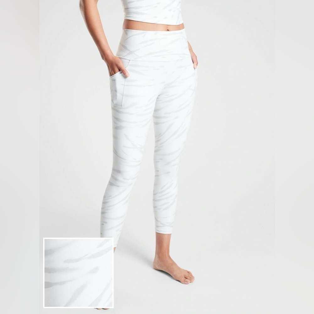 Athleta Salutation Stash Pocket II Zebra 7/8 Tight, WHITE
